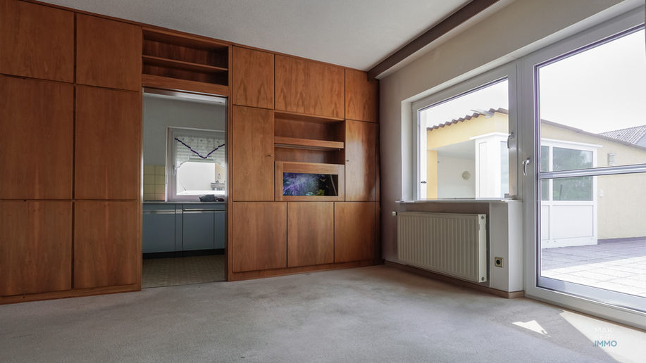 Weiterer Wohnbereich im Erdgeschoss mit großer Fensterfront