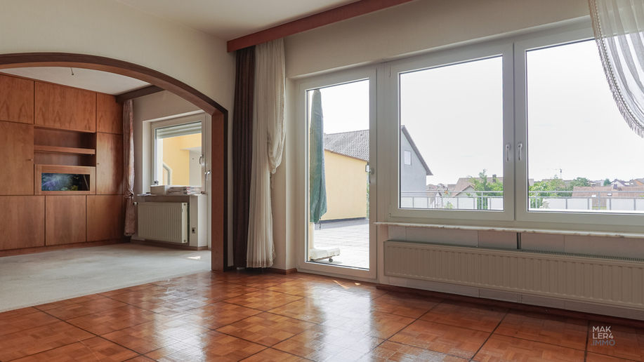 Wohnbereich im Erdgeschoss mit Zugang zur Terrasse