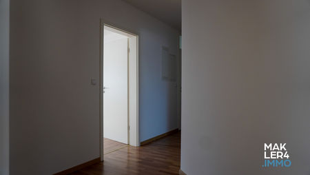Flur in der Dachgeschosswohnung in zentraler Lage mit großer Terrasse 