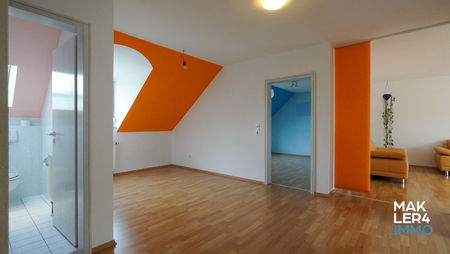 Großzügige 3,5-Zimmer-Dachgeschosswohnung in Schweinfurt-Eselshöhe mit ca. 101 m² Wohnfläche, Südwest-Balkon, moderner Einbauküche, Bad mit Dusche und Wanne sowie zwei Tiefgaragenstellplätzen. Helle Räume, durchdachte Raumaufteilung und ruhige Lage mit exzellenter Infrastruktur. Ideal für Paare, Familien und Homeoffice-Nutzer.