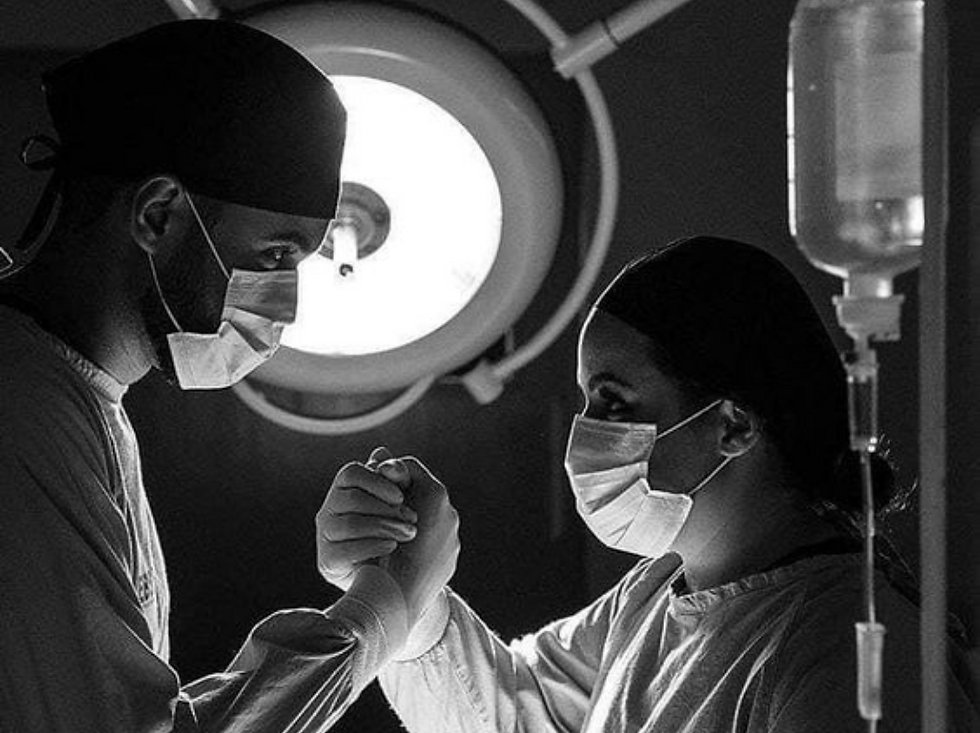 doctors-holding-hands