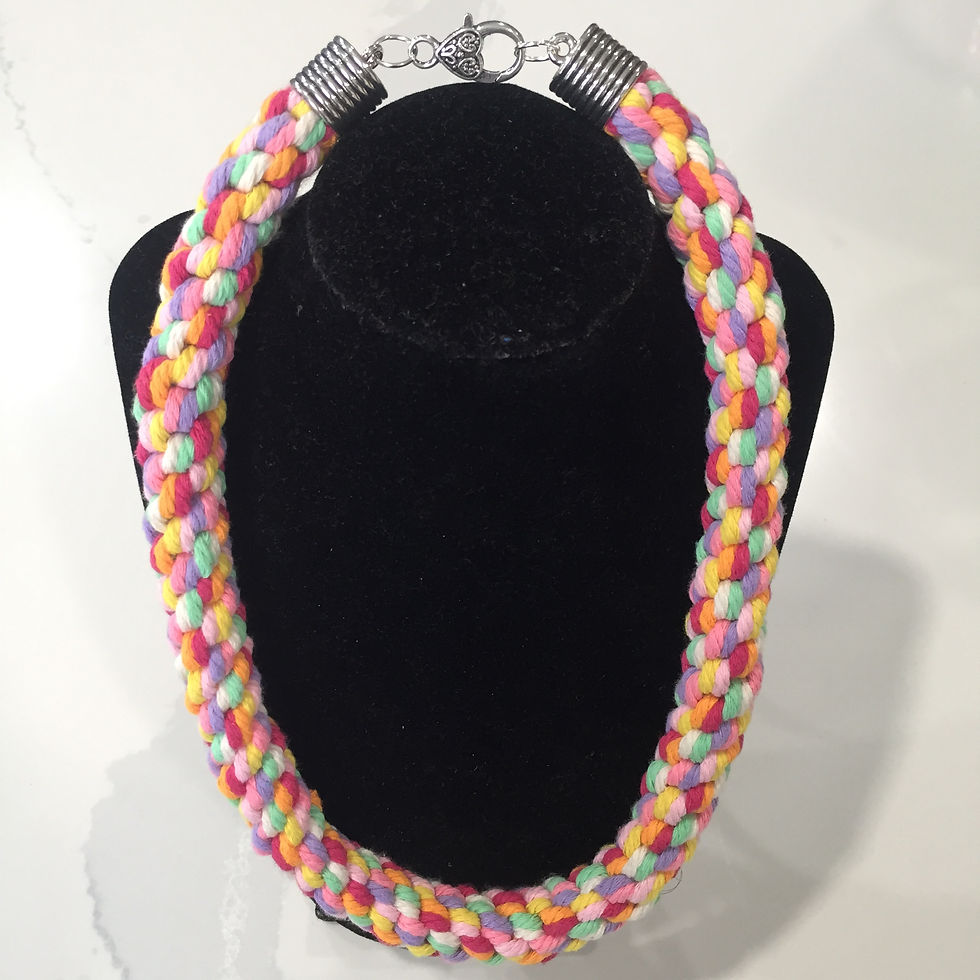 Miniature : Collier en macramé multicolore 