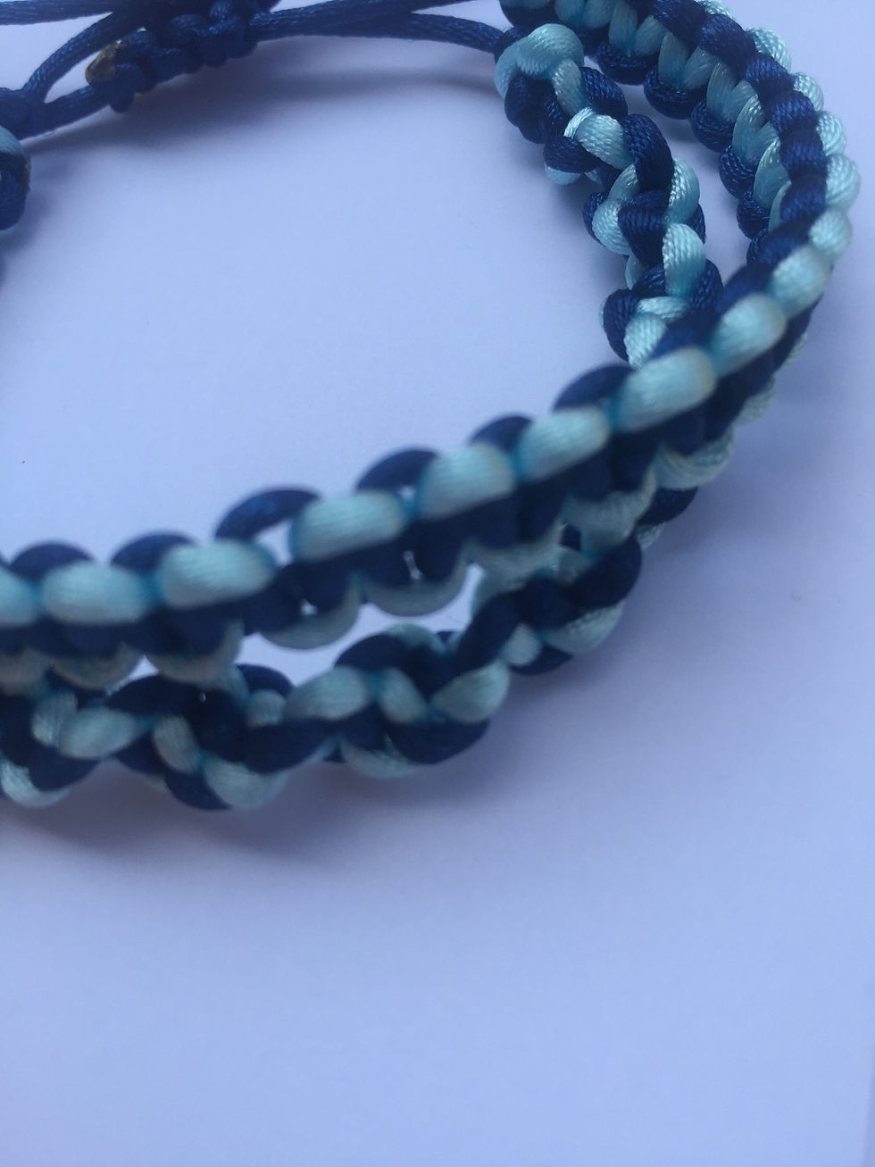 Thumbnail: les 2 bracelets torsadés macramé