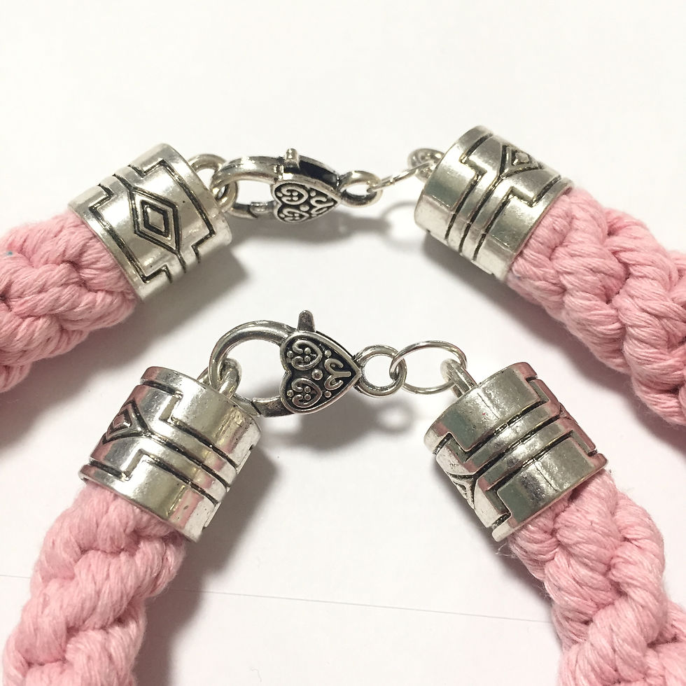 Miniature : Collier en macramé rose 