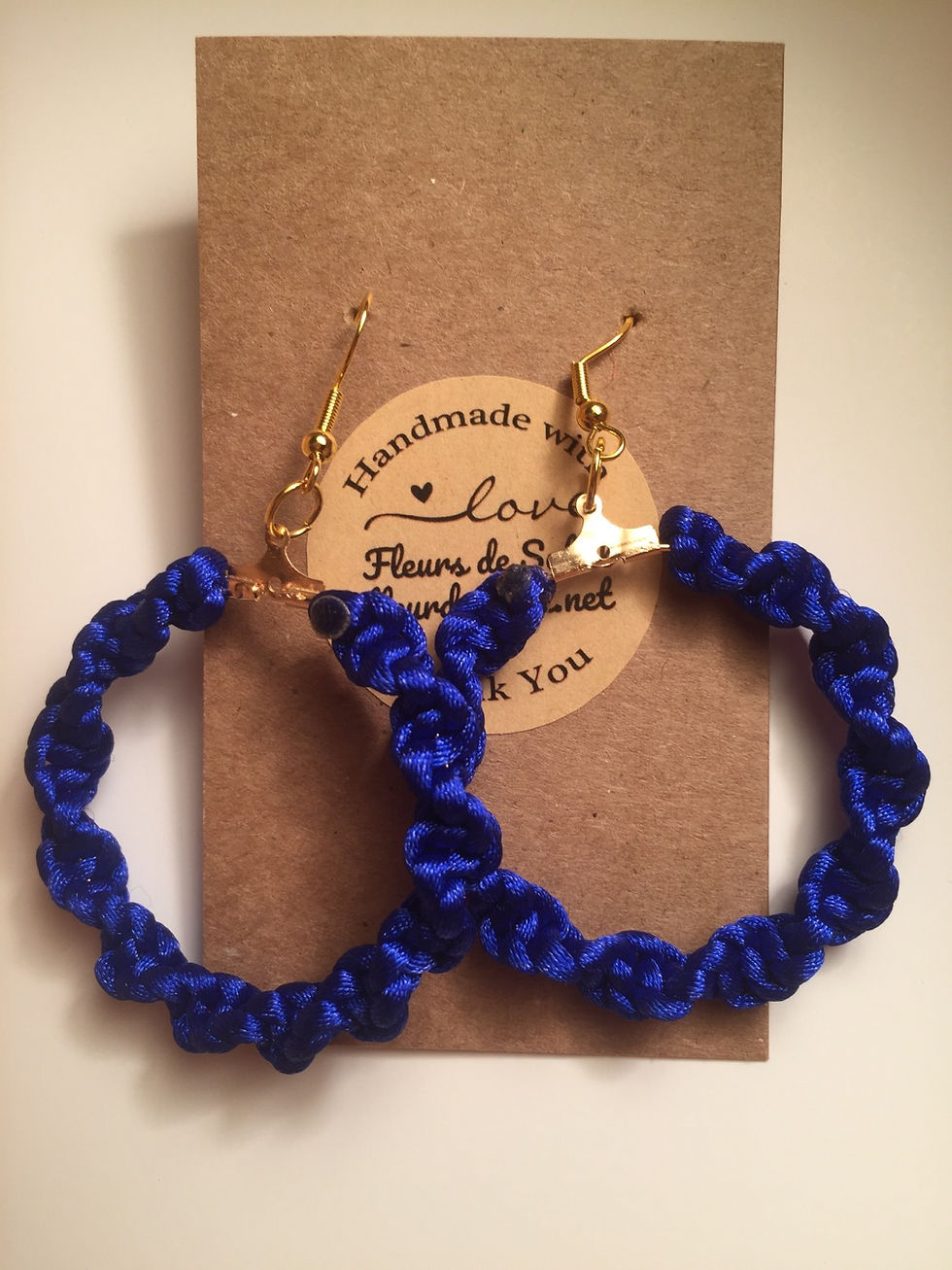 Thumbnail: Boucle d’oreilles rondes torsadées macramé 