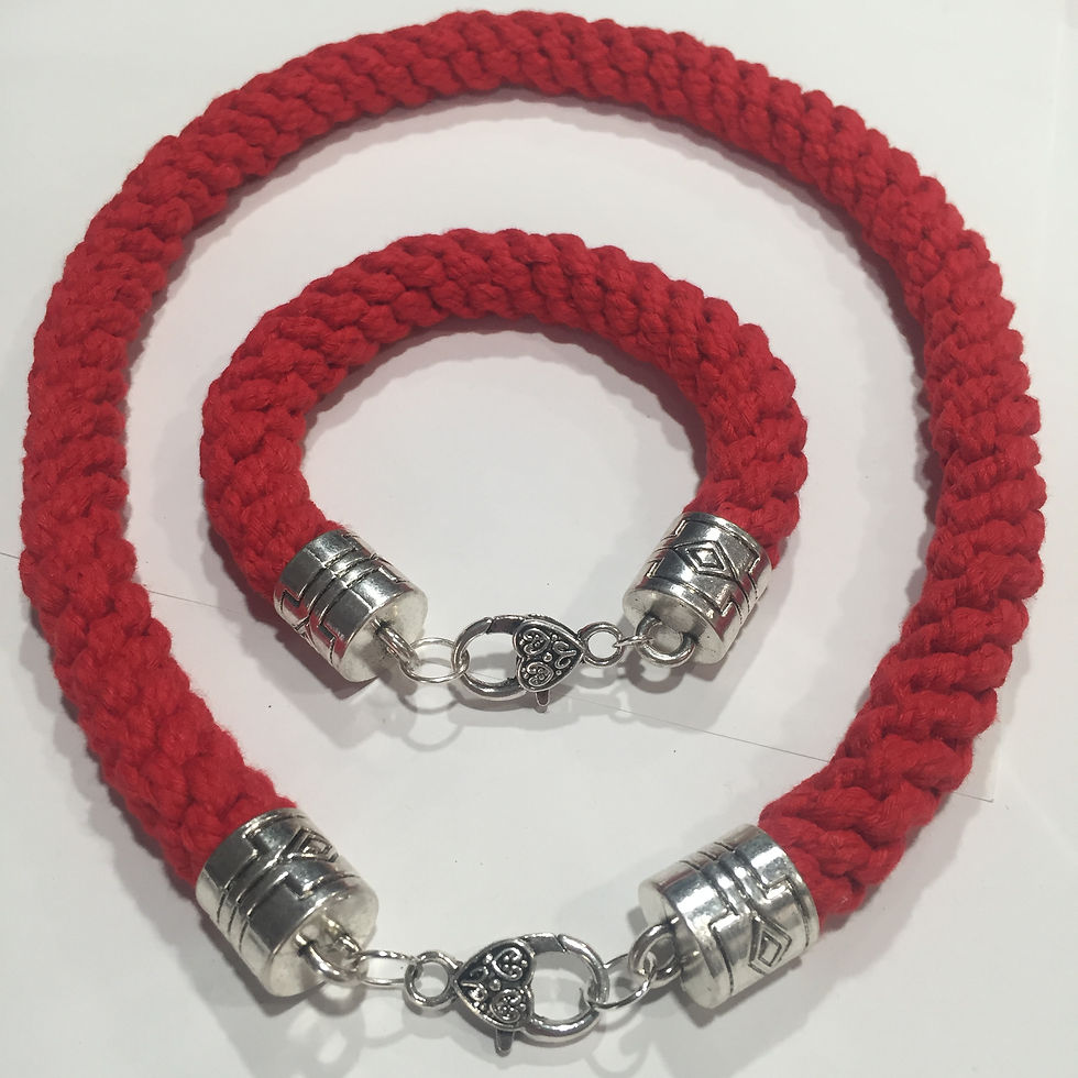 Miniature : Collier en macramé rouge
