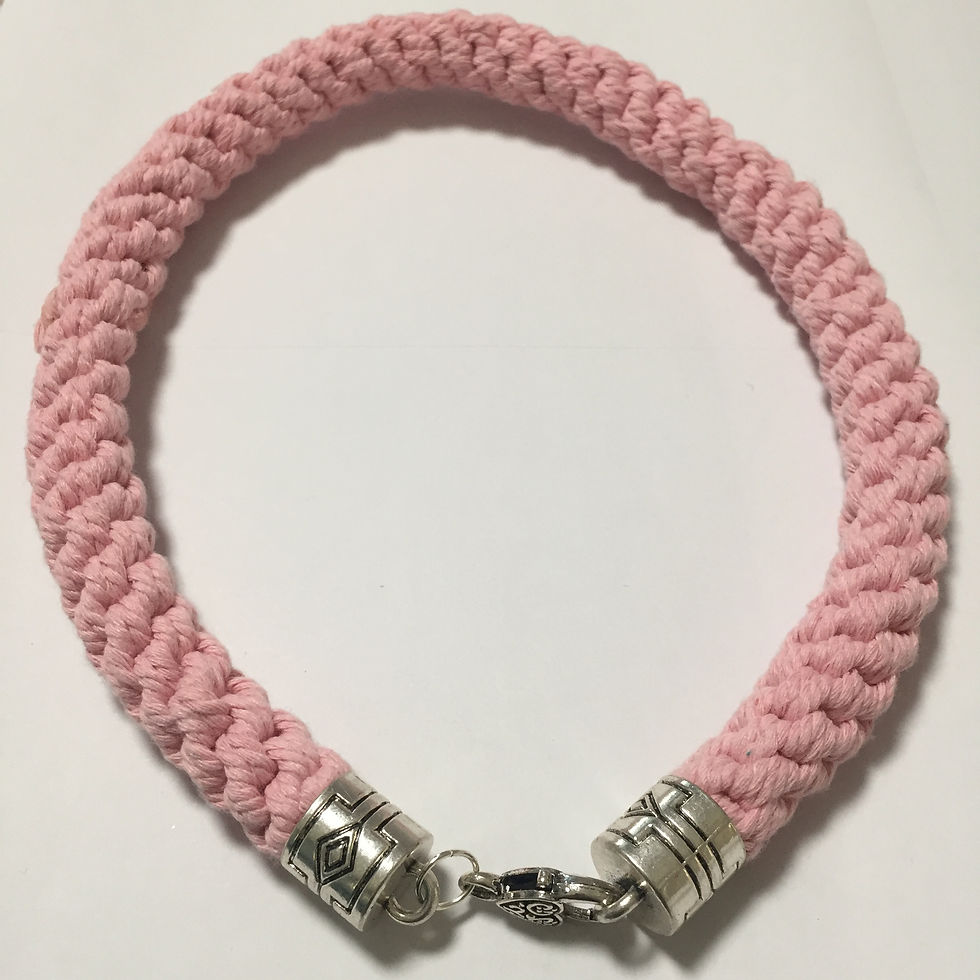 Miniature : Collier en macramé rose 