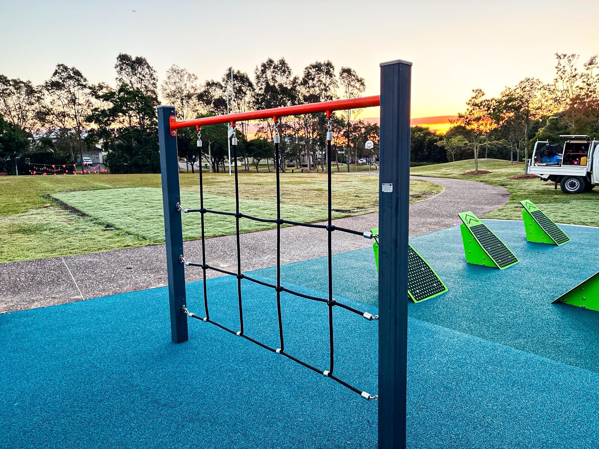 Test your speed and agility at the Friendship Park Ninja Course in North Lakes! Designed and built by WillPlay, featuring a junior path, an advanced upper-body run and an iconic Warped Wall finish.