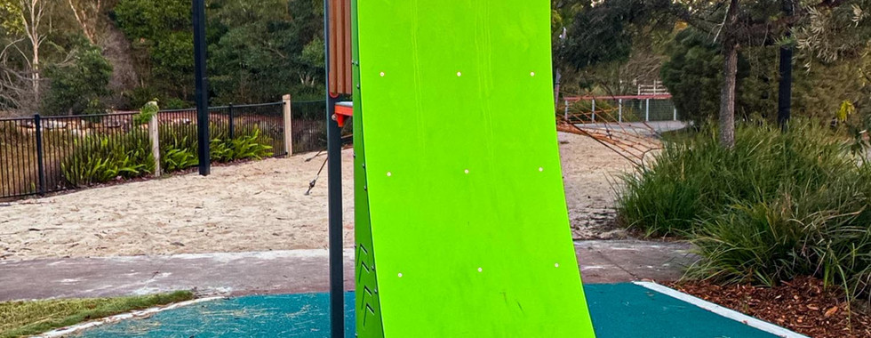 Test your speed and agility at the Friendship Park Ninja Course in North Lakes! Designed and built by WillPlay, featuring a junior path, an advanced upper-body run and an iconic Warped Wall finish.