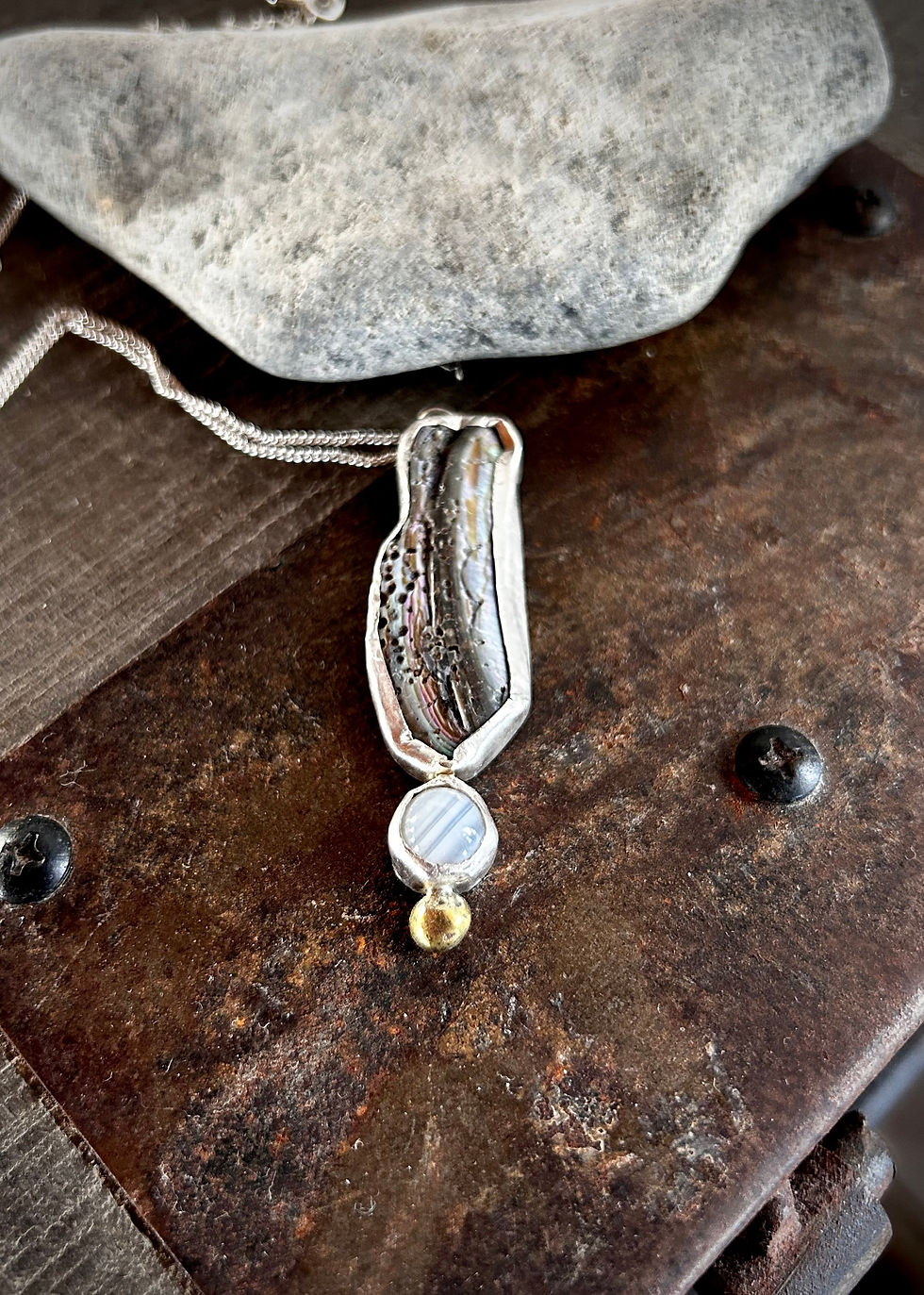 Thumbnail: Handmade necklace with Mother of Pearl and white Agate