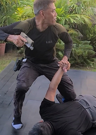 Larry using SJM while looking for next opponent.jpg