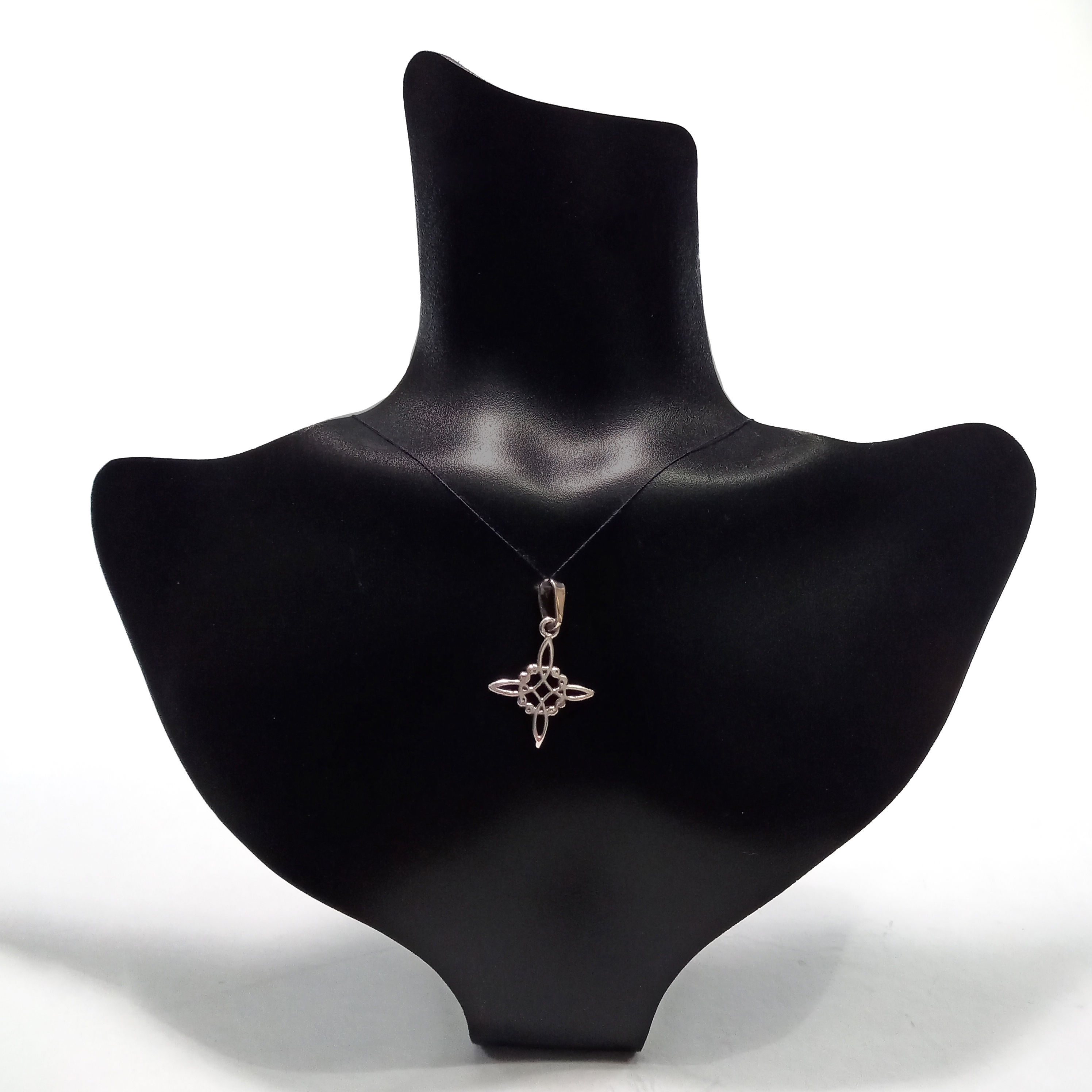 Nudo de bruja (dije 100% plata)