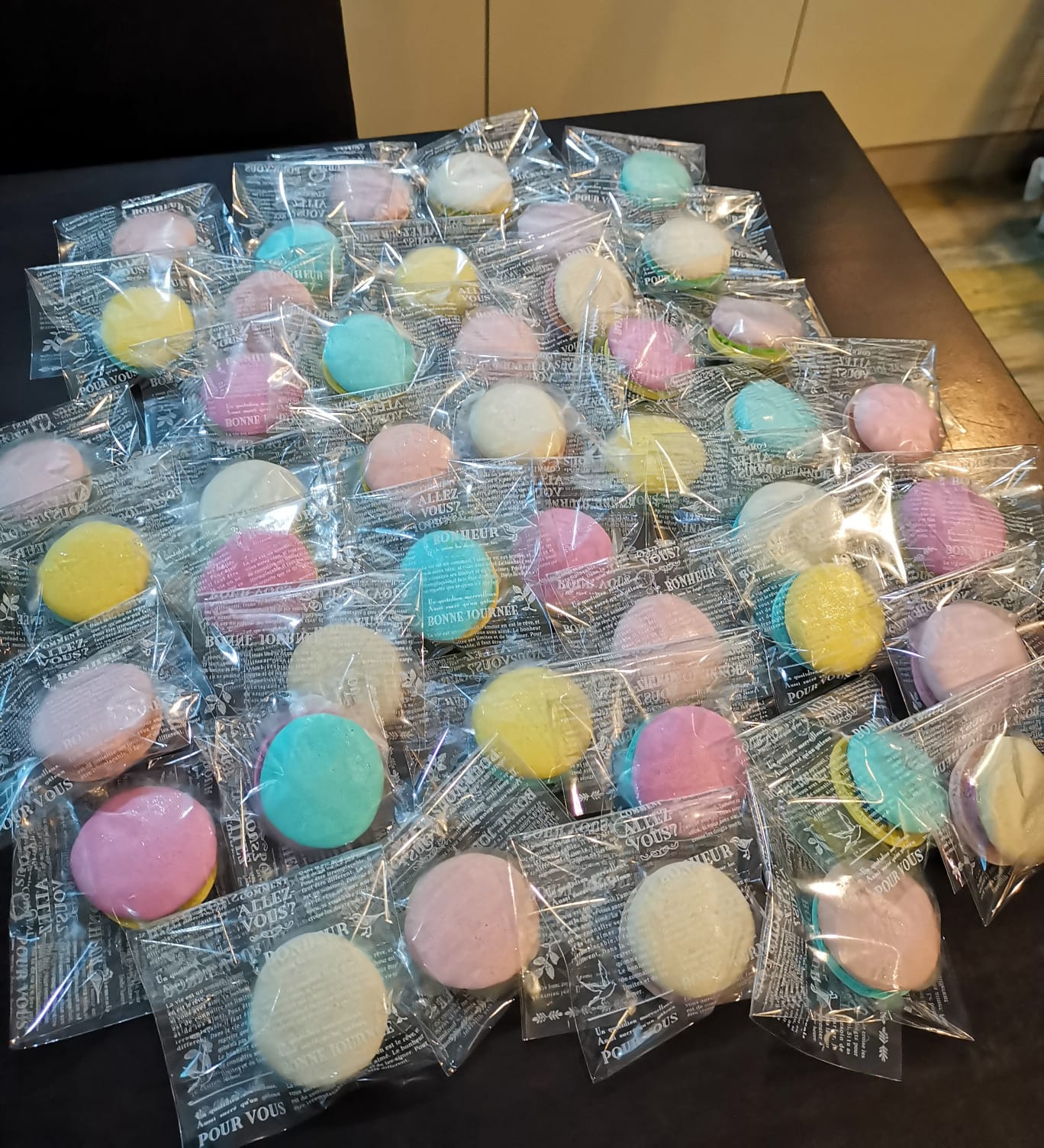 Pre-packed Macarons