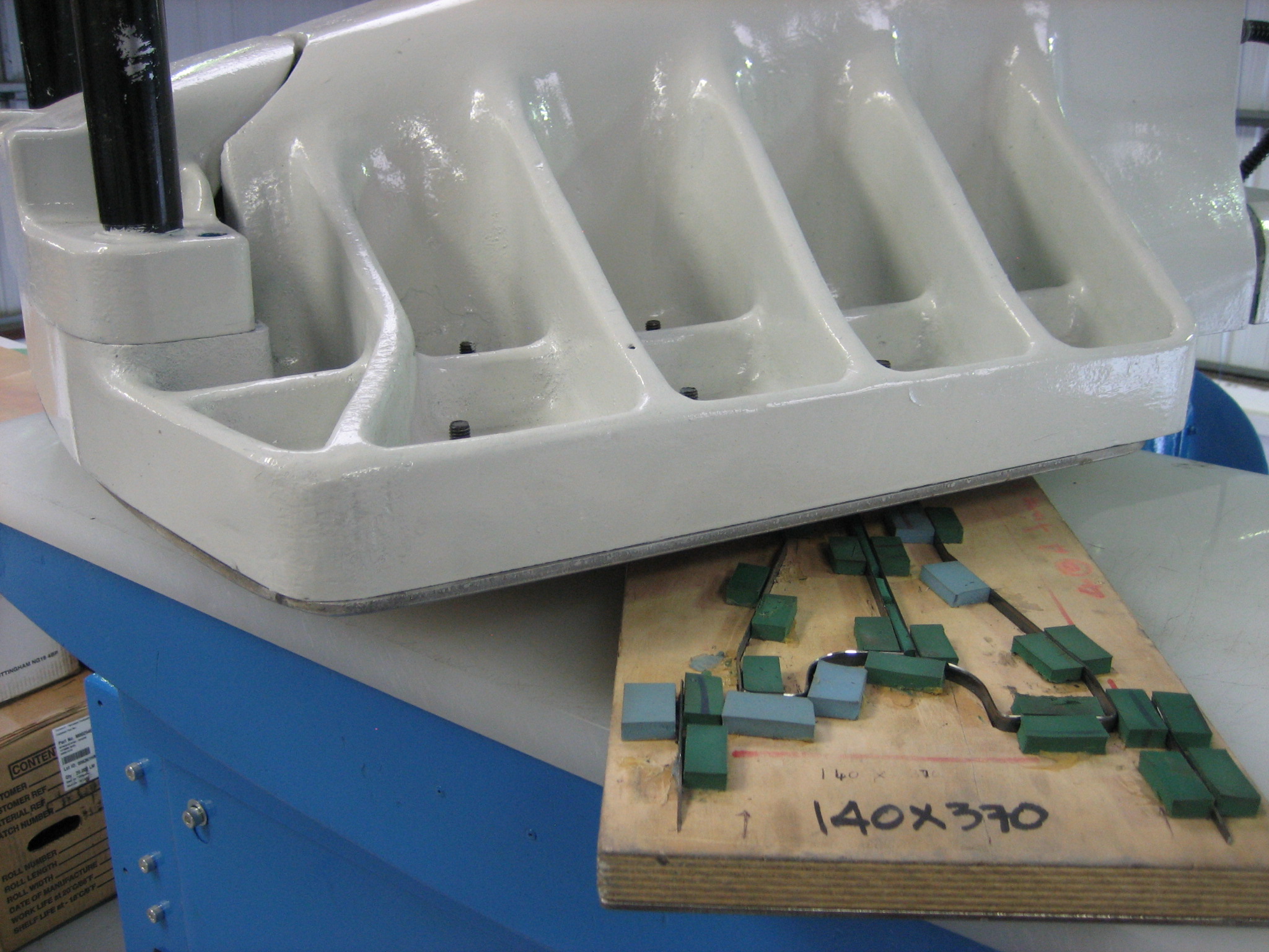 Clicker press
