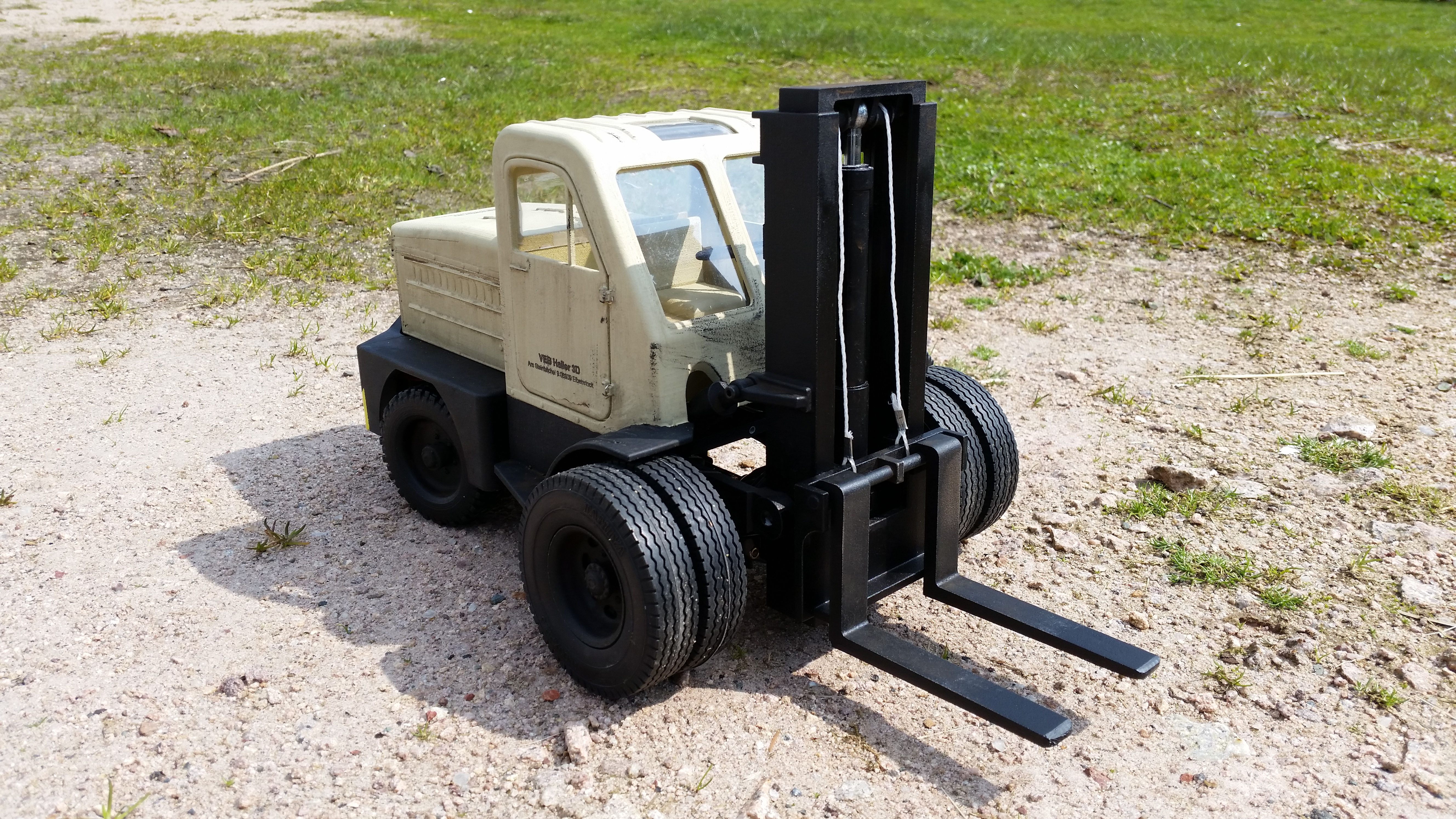 0019 Gabelstapler LZA 4045  1:14,5