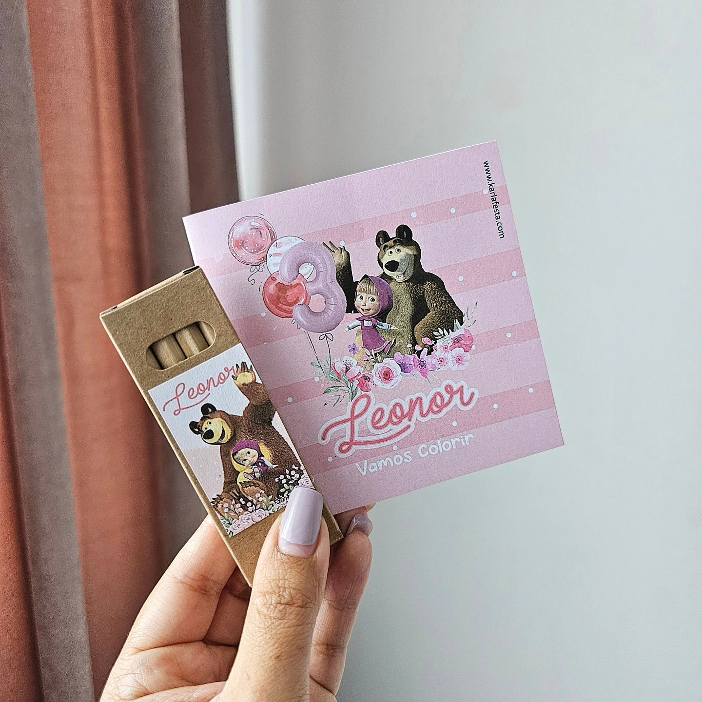 Mini livros personalizados com caixa de cores