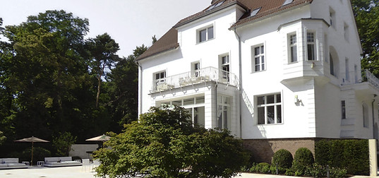 Luxuriöse Villa mit Pool in Berlin für Events mieten