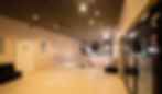 Ein moderner Flur als Eventlocation Überblick mit Treppe.