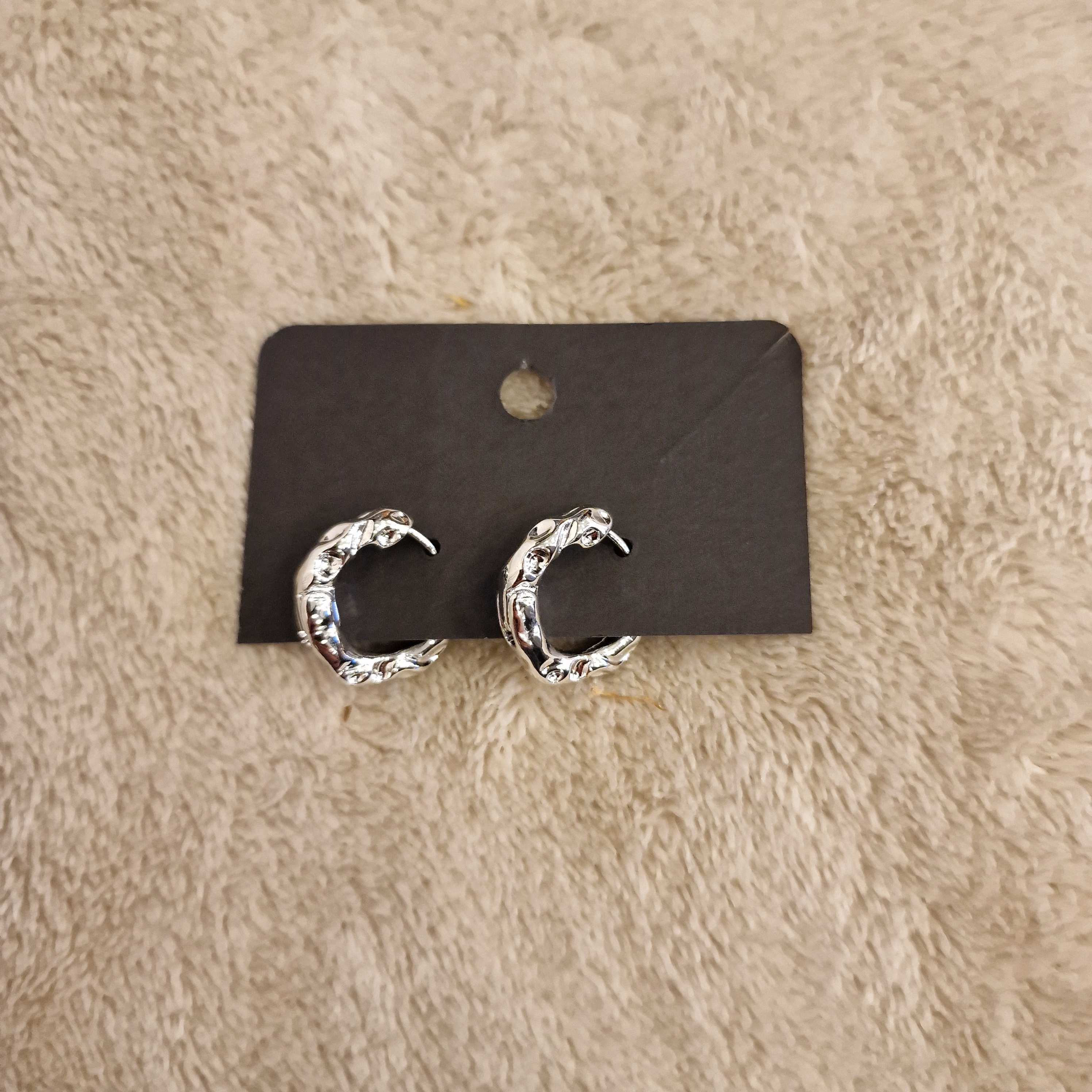 SILVER ROUND HOOPS