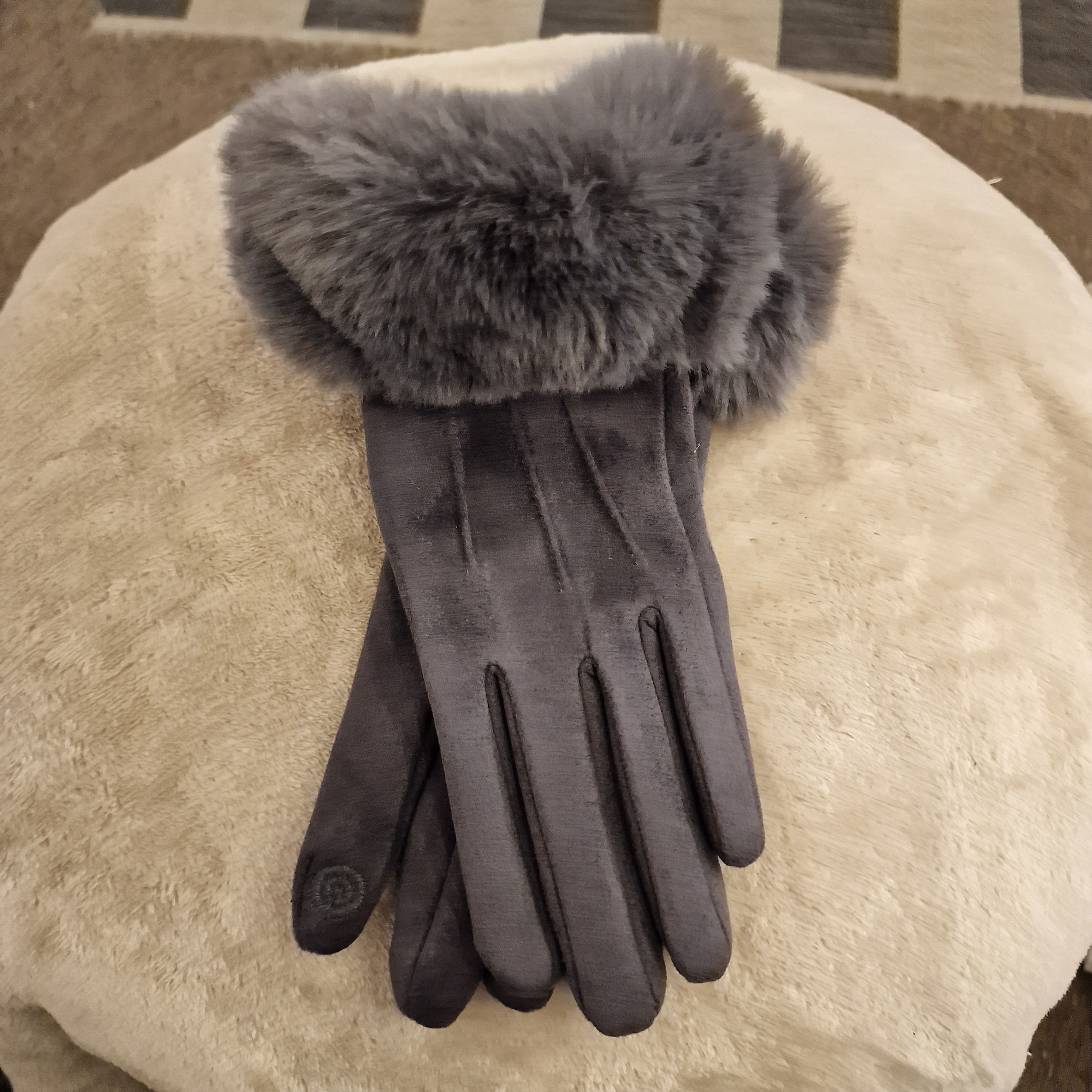 GREY FURRY CUFF GLOVES