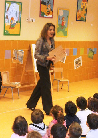 Angeles Verdes teaching a infants 