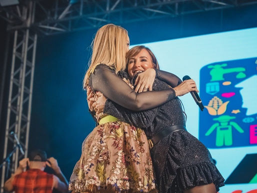 Kaline Ferraz prestigia show da amiga e paciente Solange Almeida no São João de Itapetinga (BA)
