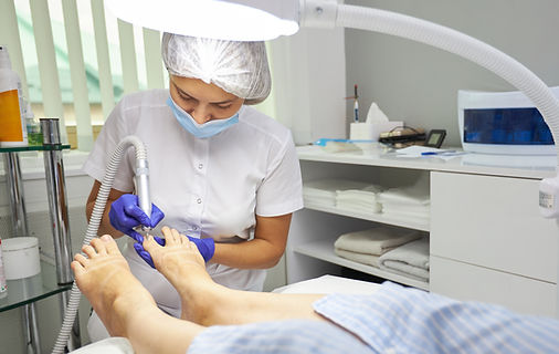 peeling_feet_pedicure_spa_procedure_beauty_salon_electric_apparatus.jpg