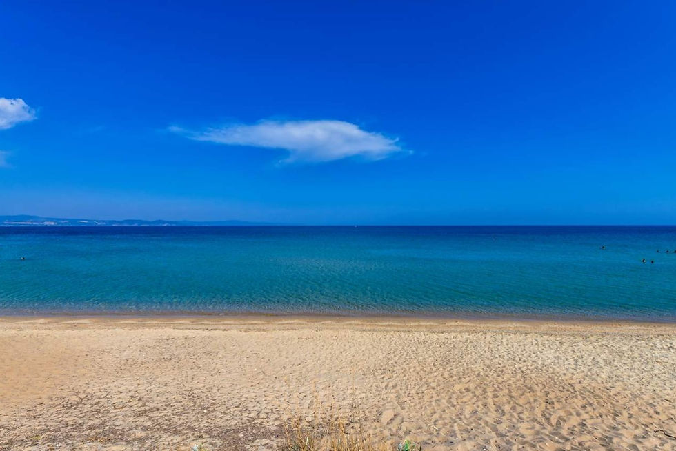 Sandstrand am blauen Meer, Secret Paradise of Greece