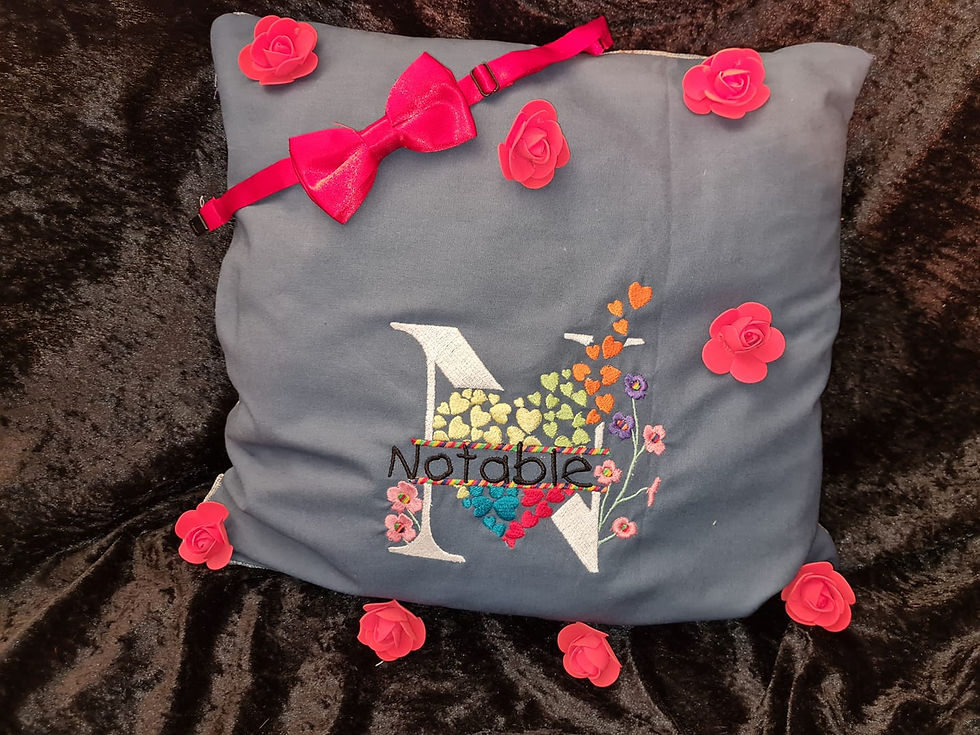 Miniaturbild: Valentinstag-Split-Monogramm "N" mit freiem Textbereich