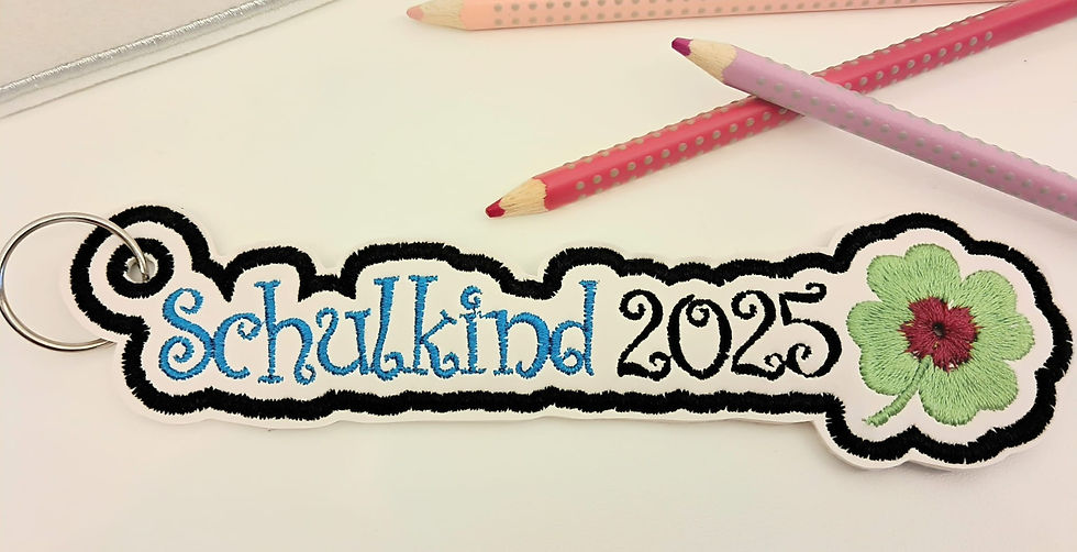 Stickdatei ITH Schulkind 2025 Glücksanhänger Alles gut Mausily