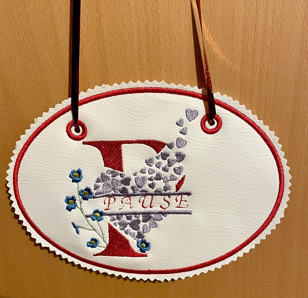 Miniaturbild: Valentinstag-Split-Monogramm "P" mit freiem Textbereich