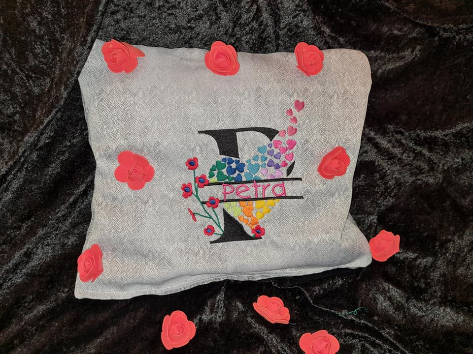 Miniaturbild: Valentinstag-Split-Monogramm "P" mit freiem Textbereich