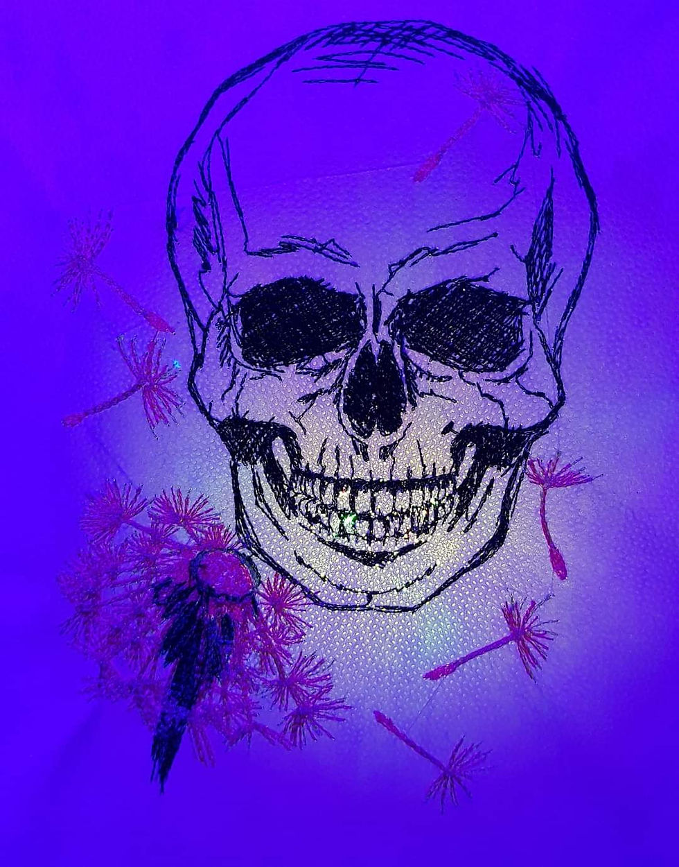 Miniaturbild: Stickdatei Totenkopf mit Pusteblume Scribble