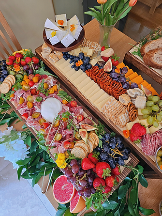 The Ultimate Grazing Table 2.HEIC