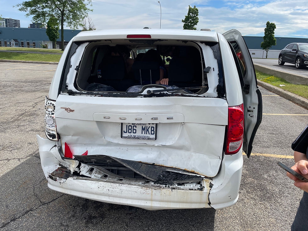 Grand Caravan heurté