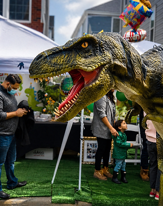 kids laughing and playing with dinosaur entertainer Lake Zurich IL