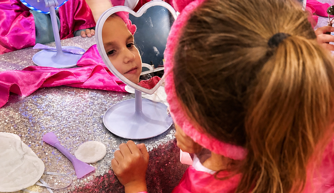 Spa party for girls with interactive activities in Chicago