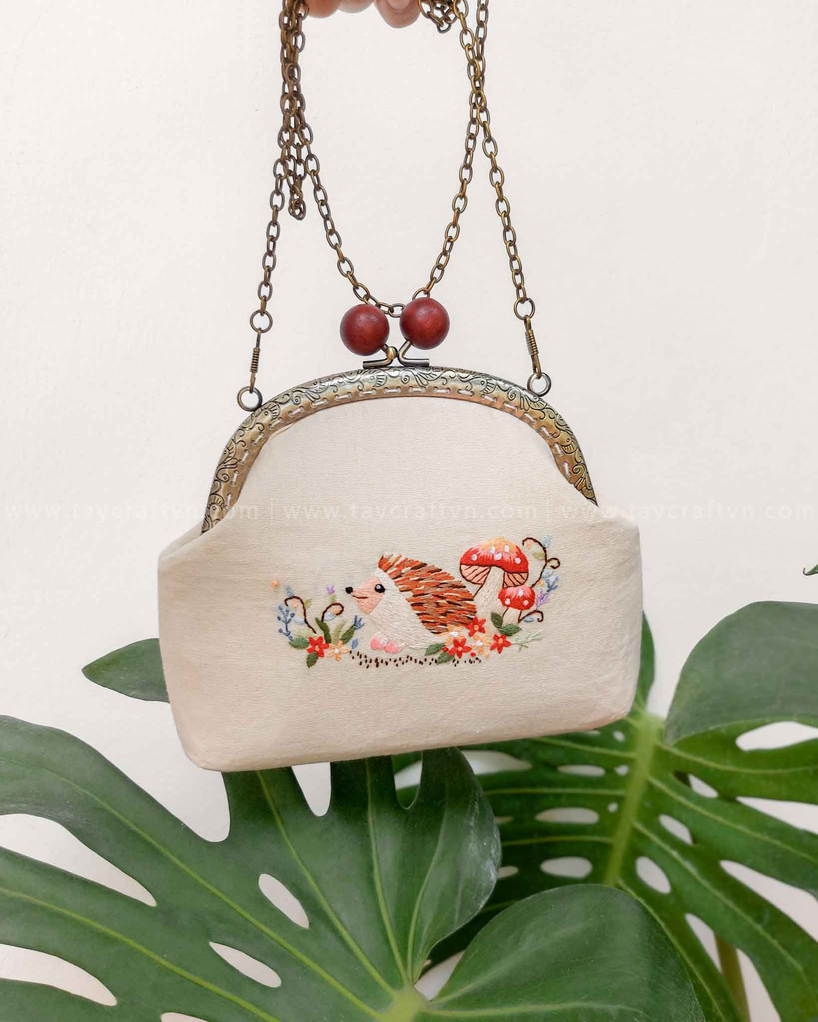 Túi xách thêu tay thủ công miệng tròn kiểu cổ điển | TC0308