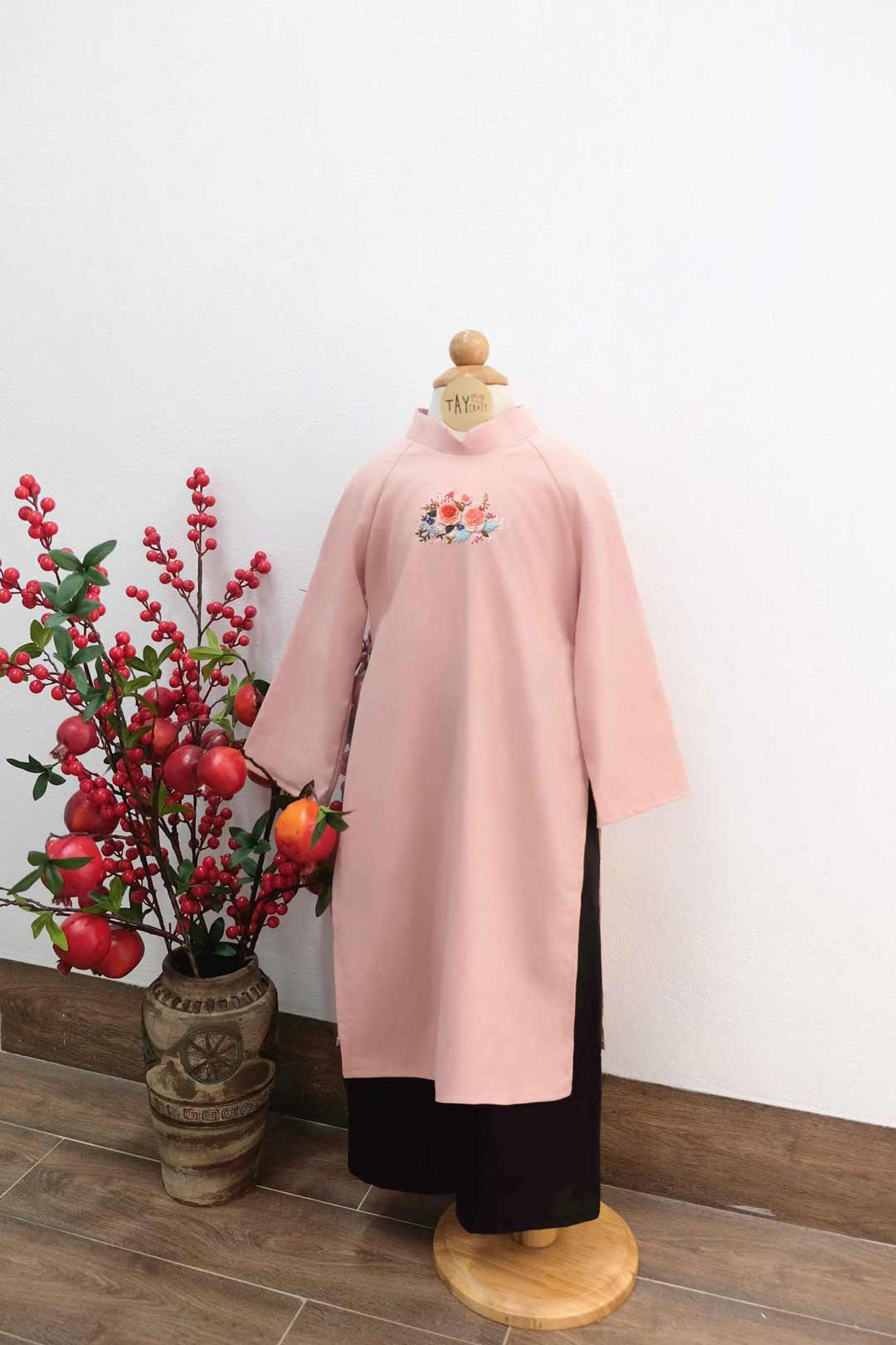 Set áo dài bé gái vải linen bột họa tiết thêu tay