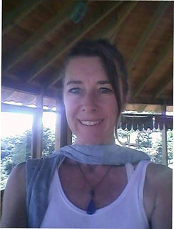 Yogaterapia hormonal Online com Cristal Schleumer