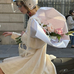 Lancôme Idôle Peach ‘N Roses Might Be the Softest Summer Scent I’ve Tried in a While