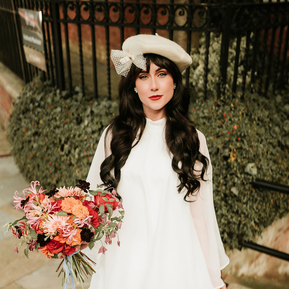 Thumbnail: Birdcage Veil Bow Bridal Beret