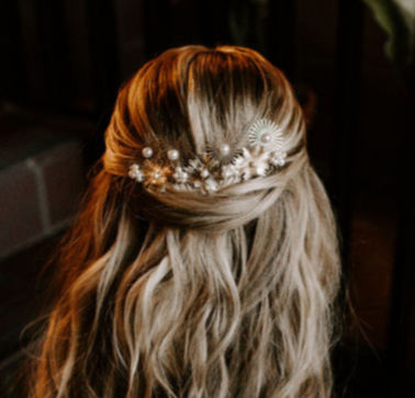 Thumbnail: Sunburst bridal gold and pearl long bridal haircomb comb