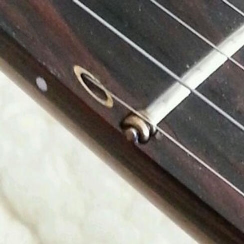 The 5th string feeding into the neck