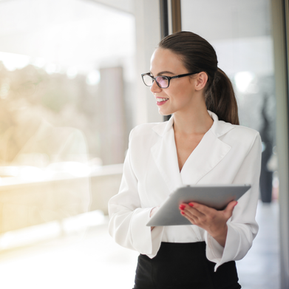 Frau im Business Outfit  