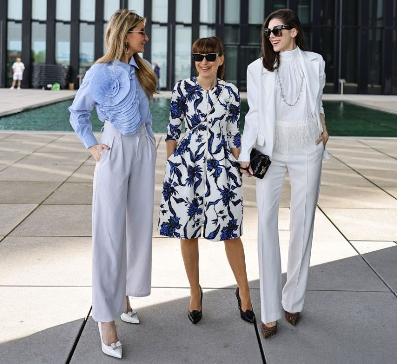 Elegante Business Ladys in High Heels von Gloriellas
