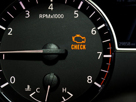Λαμπάκι Check Engine: Γιατί ανάβει πιο συχνά τον χειμώνα;