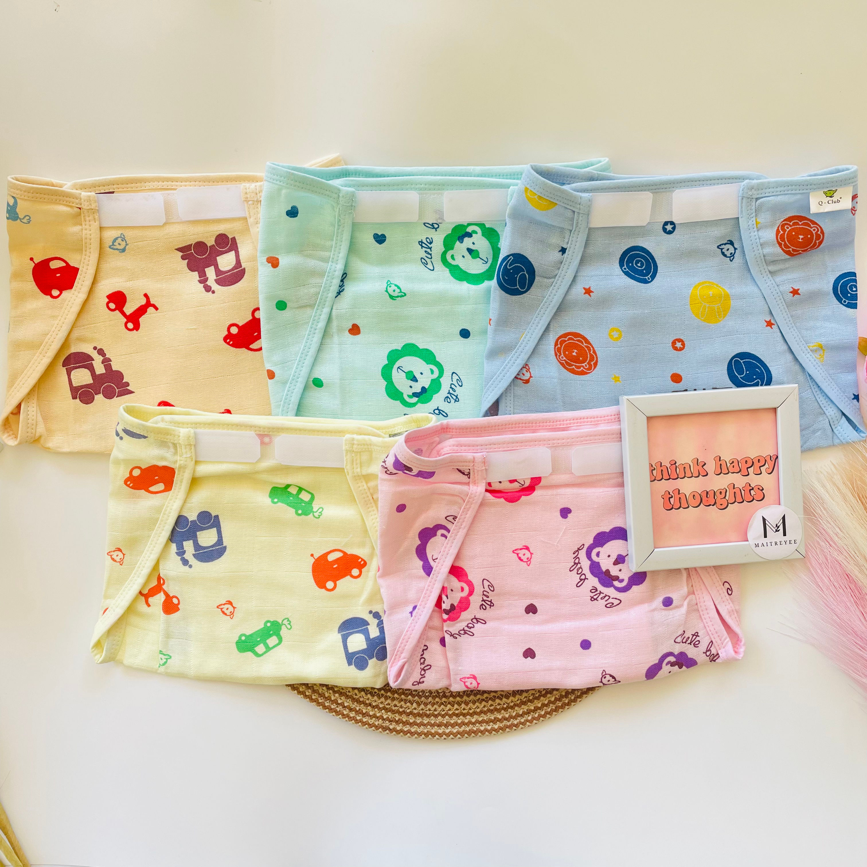 Cloud-Soft Comfort: 5-Pack Adjustable Muslin Cloth Nappies As Shown 