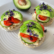 Pfannenbrot mit Hummus & Gemüse