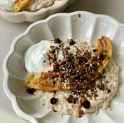 Bananen-Schoko Porridge mit Skyr